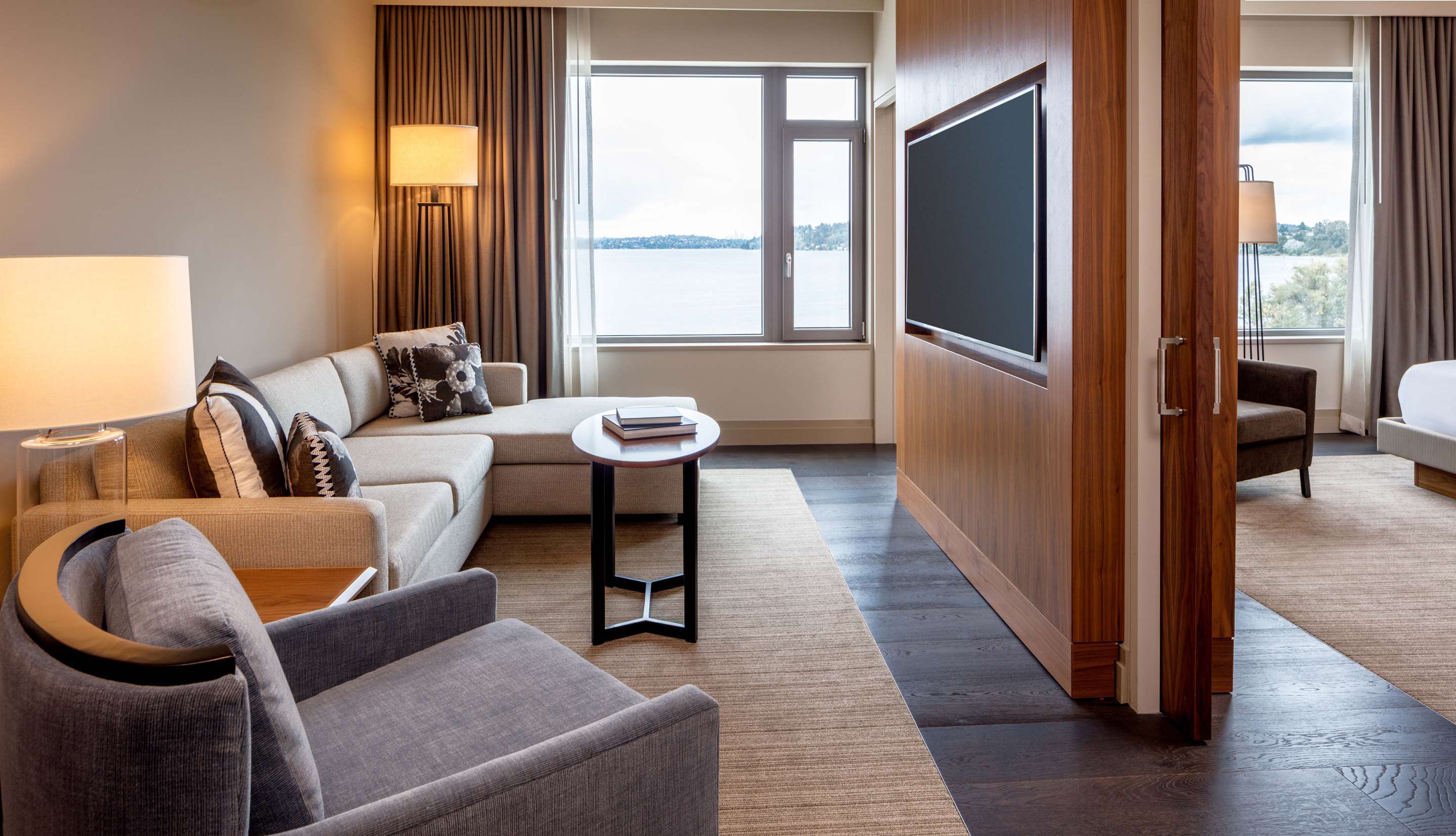 Executive Lake View Suite